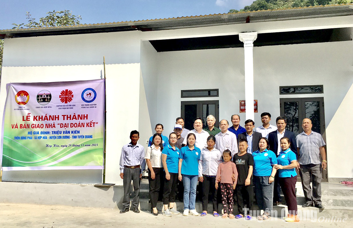 https://baotuyenquang.com.vn/xa-hoi/cuoc-song/khanh-thanh-nha-dai-doan-ket-o-hop-hoa-va-hop-thanh-183902.html